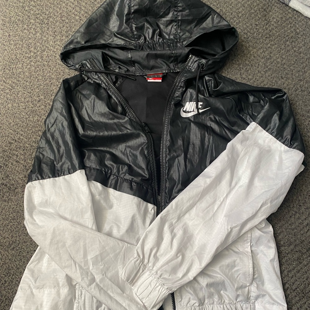 Nike womens hooded wind breaker LAST CHANCE ITEM!